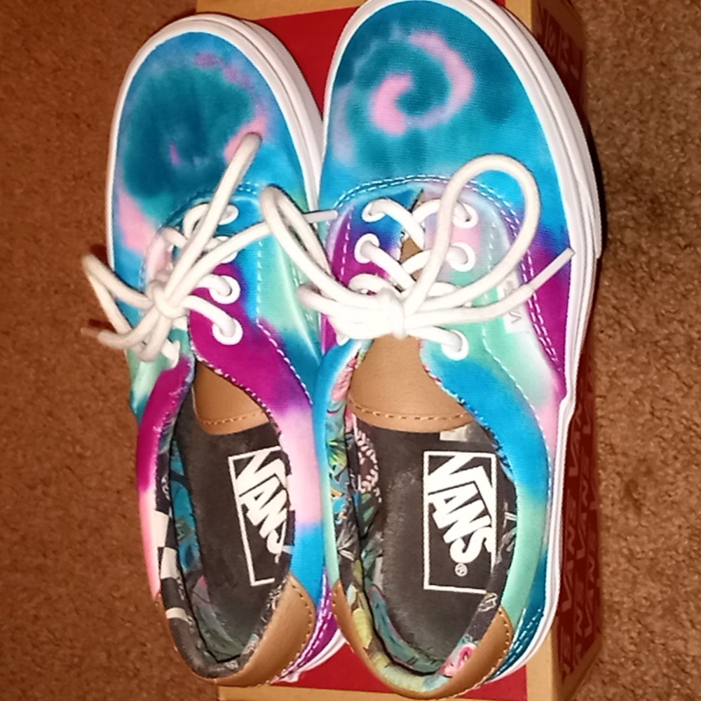 Vans - Picture 2 of 5